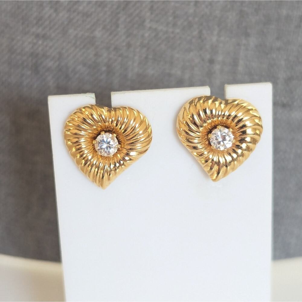 Vintage Gold Tone Textured Heart Solitaire Glass Rhinestone Center Post Earrings